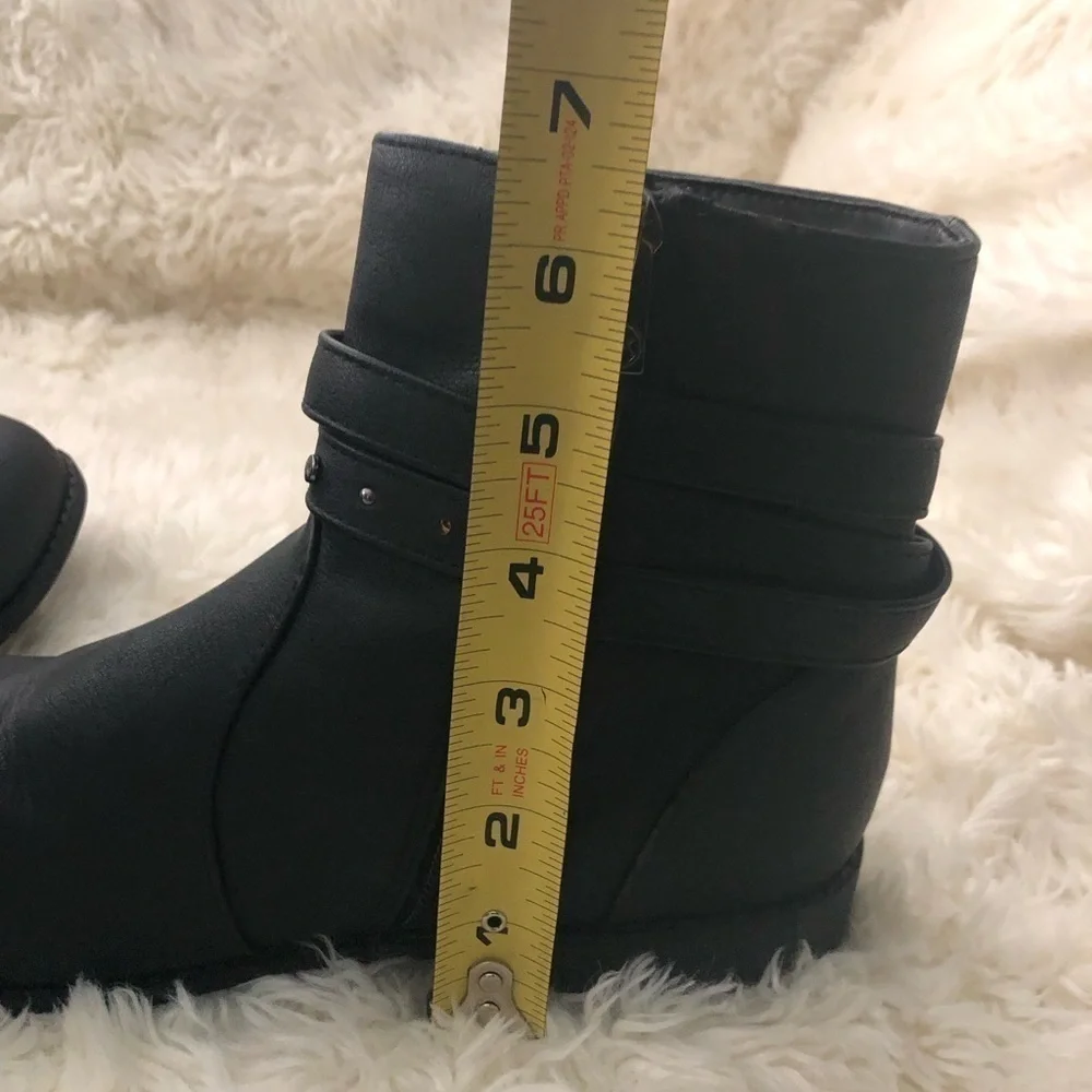 𝅺michael Kors buckle bootie